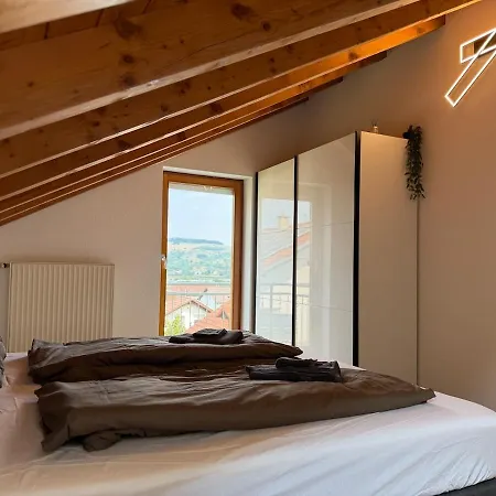 Modernes Mit Balkon Apartment