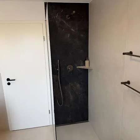 Apartment Modernes Mit Balkon *