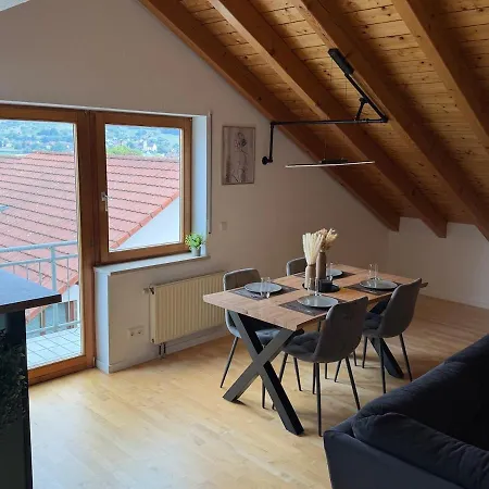 Modernes Mit Balkon Apartment *